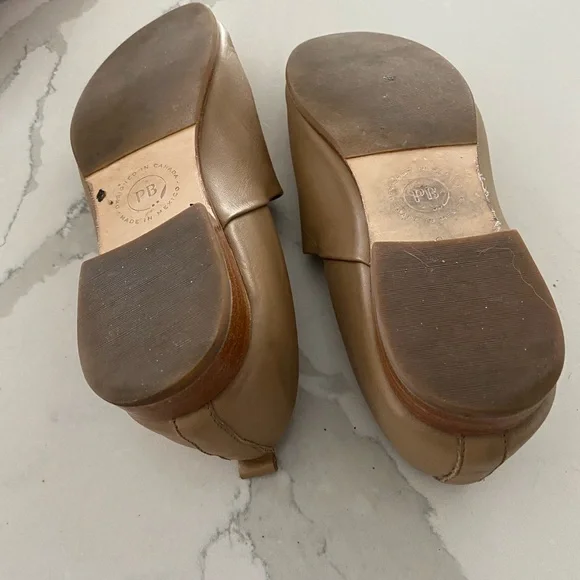 Poppy Barley Classic Women’s Slip-On Loafers in Tan At leisure shoe. - Picture 3 of 3